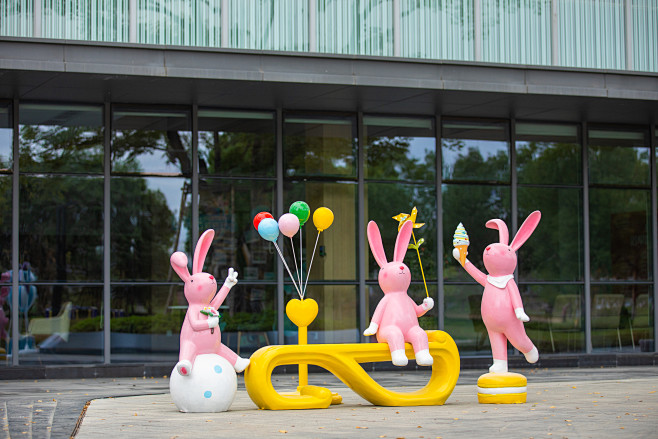 玻璃钢卡通抽象兔子雕塑幼儿园广场小区装饰...