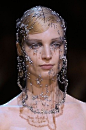 配飾｜Armani Privé Haute Couture 2012 f/w，鑽石面紗。