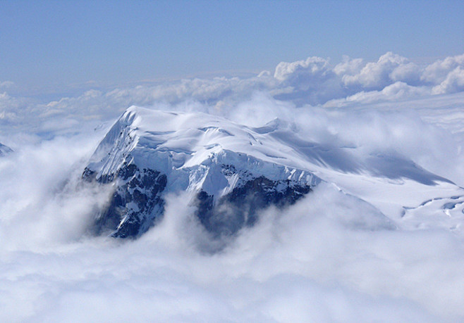 巍峨的雪山风景高清摄影图片