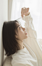 小清新气质短发美女居家浪漫怡静迷人清纯写真图片