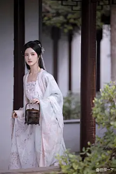 这一期美女壁纸，给大家带来的是古装...@捏一下的动态