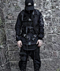 大家都在玩的机能风，为什么Kappa赢了？_设计 : 而在 Comme des Garçons Homme里，我们也能大量发现尼龙织带的运用，在正装里加入机能风元素小巧思，令原本看似普通的西装造型都有趣了不少. 既然是主打机能风的设计，Kappa 和…