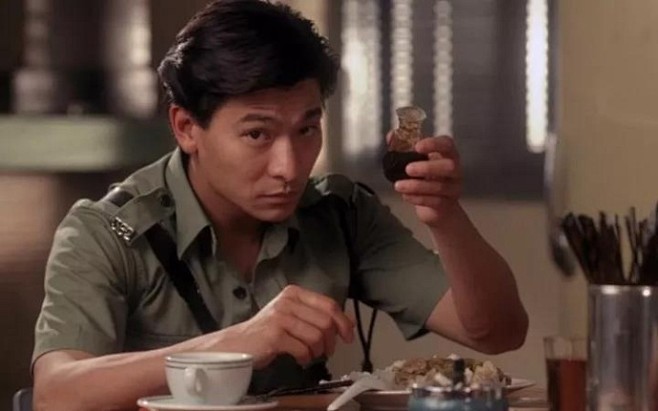 有记者问刘德华：“对靠脸吃饭的小鲜肉有什...