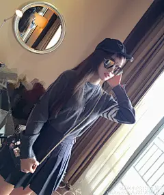 预告一波！外面实在太热和妹妹跑酒店拍衣服了！这两天实在累的一批！明天开播好嘛？大爷们？求批准！ ​​​​