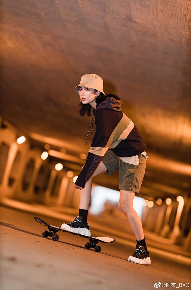 图片演技高超的街头滑板少女vol1滑板演技少女新浪新闻在google上搜索