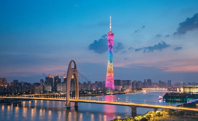 广州塔与猎德大桥