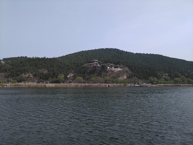 洛阳龙门石窟景区伊河