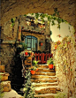 Enchanting Entrances / 17th Century House, Tuscany, Italy photo via chefmark