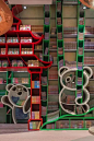 有“中国最美书店”之称的钟书阁，落户成都，该书店的装修风格延续了钟书阁力求“最美”的理念，但却不同于任何一家钟书阁的风格