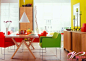 想要藤木空间更出彩，自然要采用今年最流行的鲜亮色来搭配，以藤木家具的清新为基础，为其搭配亮色的家具和配饰，让空间呈现年轻活力姿态。藤木空间加入糖果色