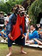千叶县篠籠田地区的三匹獅子舞，属于东日本盛行的风流系狮子舞，受到东亚大陆的影响较小，神楽的元素更重。每年8月16日在西光院举行祭典时压轴登场，主要是为祭奠先祖灵魂、祈愿五谷丰登、家宅平安，分为女狮子、中狮子和大狮子，同时受到龙神信仰的影响，三狮面具皆为龙相，被称为龙头狮。 ​​​​