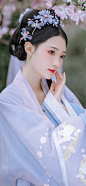 无可奈何花落去，似曾相识燕归来。
