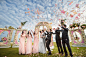 三亚户外草坪婚礼《玫瑰庄园》+来自：婚礼时光——关注婚礼的一切，分享最美好的时光。#婚礼跟拍# #伴郎伴娘合影# #KISS#