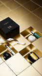 The Art of Perfumery meets the Art of Skincare.

HELENA RUBINSTEIN invites you on a sensorial journey with the Trudon Abd El Kader candle. Fine ingredients, immaculate packaging, innovative manufacturing and luxurious down to the smallest detail — HR and 