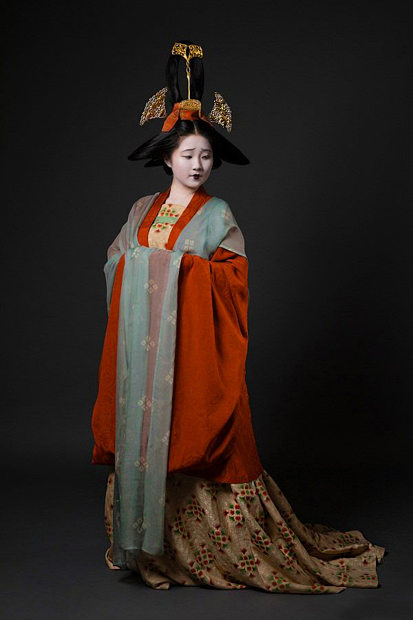 公元9世纪的唐代夫人服饰，以唐代文宗皇帝...