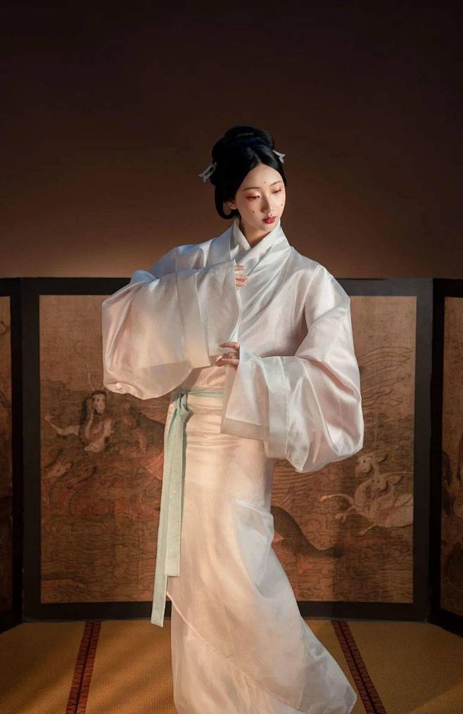 西汉马王堆汉墓出图文物复原款汉服“尔雅”