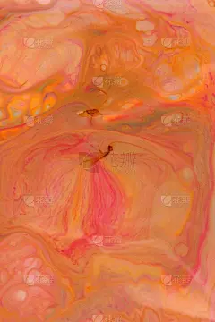 流体艺术。摘要多色液体背景。橙色的斑点。模糊图案为设计师。全息结构。当代艺术