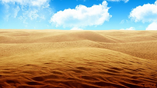 金黄沙漠的天空封面大图