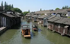 江南水乡古镇里的乌篷船唯美诗意风景高清电脑桌面壁纸下载（2）