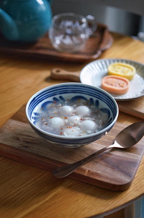 葛根粉醪糟桂花芝麻汤圆