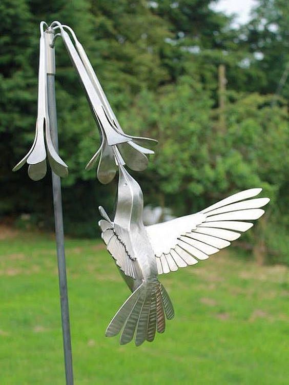Hummingbird sculptur...
