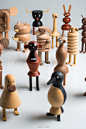 #木制玩偶# #玩具设计# #设计第二自然# #设计秀# @微博设计美学 
设计工作室LZF Lab联合设计师Isidro Ferrer推出的“趣味农场”系列木质玩偶。 ​​​​