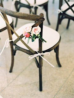 杨明2019采集到Wedding Flowers ——椅背装饰