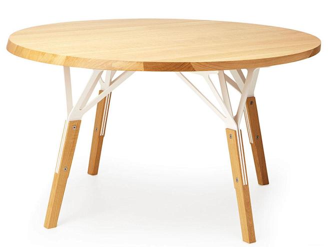 完美简约的圆形桌-桌腿是由轻木和激光切割弯曲钢板组成，并连接到桌面，像一把刀子---酷图编号1097921