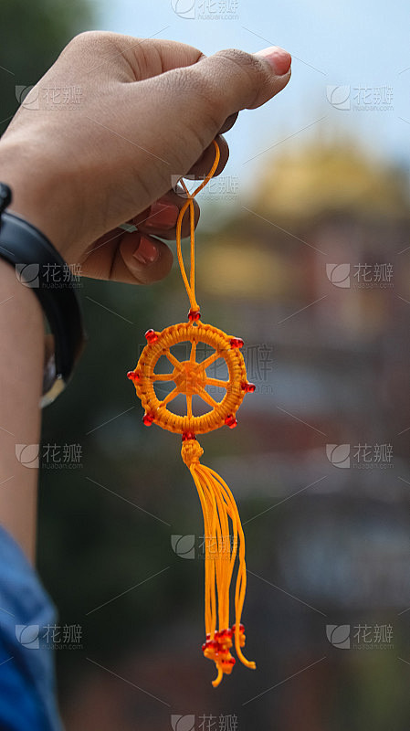 拿着小捕梦网
