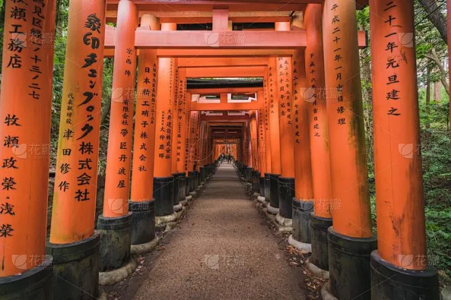 日本文化神社拱门建筑千本鸟居素材-花瓣网