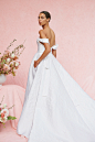 Carolina Herrera Bridal Fall 2020 Fashion Show : The complete Carolina Herrera Bridal Fall 2020 fashion show now on Vogue Runway.