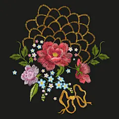 图源免费EPS文件 |刺绣多彩潮流花卉图案。黑色背景上带有金色蕾丝和蝴蝶结装饰的传统民俗狗玫瑰、勿忘我花朵的矢量图案