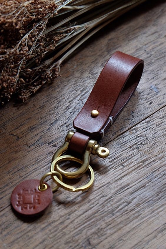 Leather keychain wit...