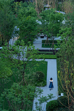 爱吃香菜多加葱采集到LESLIE【现代风格景观】