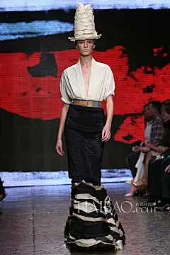 当涂鸦艺术碰撞优雅廓型！唐娜·凯伦 (Donna Karan)  2015春夏女装秀，海报网亲临2015春夏纽约时装周_第13页_Donna Karan