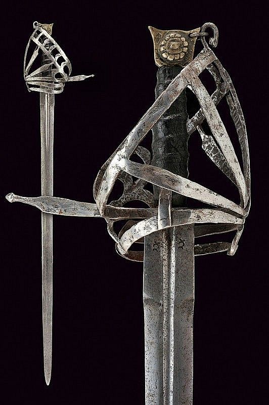 有着比一般供平民使用的护手刺剑更复杂的护手结构,这种