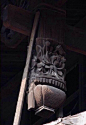 中国古建筑之垂花。传统木建筑构建之一。用垂莲柱出挑屋檐占天不占地节约用地又很有装饰效果。54