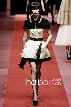 【图】浪漫歌剧表现力 &amp; 无忧洛可可风潮 D&amp;G 2009秋季女装成衣show 和海报网一起畅享米兰时装周！_第4页_D&amp;G_海报时尚网