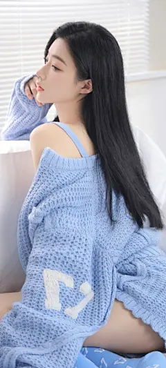 潘白雪 蓝色毛衣 美女全屏手机壁纸