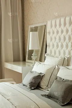 住宅内部,台灯,枕头,特写,床,垂直画幅,住宅房间,桌子,无人,灯