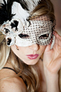 Lace Anenome Masquerade Mask with feathers and veil. $94.00, via Etsy. Perfect for New Year's Eve! http://www.mybigdaycompany.com/new-years-eve.html@北坤人素材