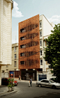 13个使用砖石立面的住宅项目合集,Cloaked in Bricks / Admun Design & Construction Studio. Imagem: © Mostafa Karbasi