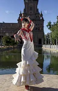 年轻优雅的弗拉明戈舞者