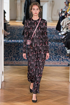 SIRMARTIN采集到【时尚2017】Valentino 2017巴黎时装周时装秀