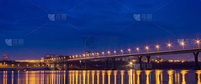 夜晚城市的灯光