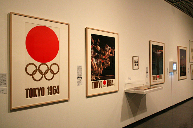 象征标志和海报留在日本设计史