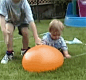 这个悲催的孩子。让我想到了蛋疼又快乐的童年。。。  更多精彩 http://www.027imei.com/