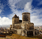 蓝天白云下欧洲古城堡建筑和庄园高清背景图片素材