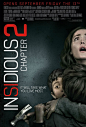 《电锯惊魂》系列导演詹姆斯·温新作《潜伏2Insidious: Chapter 2》海报。影片延续前作风格，故事也紧接着上一部的剧情展开，讲述兰伯特一家又经历了一场灵异恐怖的闹鬼事件，而他们试图去揭开这些诡异现象背后的童年秘密。 2013年9月13日北美
