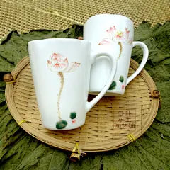 【卦卦陶艺铺】手绘荷花简约创意情侣杯陶瓷杯水杯马克杯功夫茶具 卦卦手工陶艺铺 原创 设计 新款 2013 正品 代购  景德镇